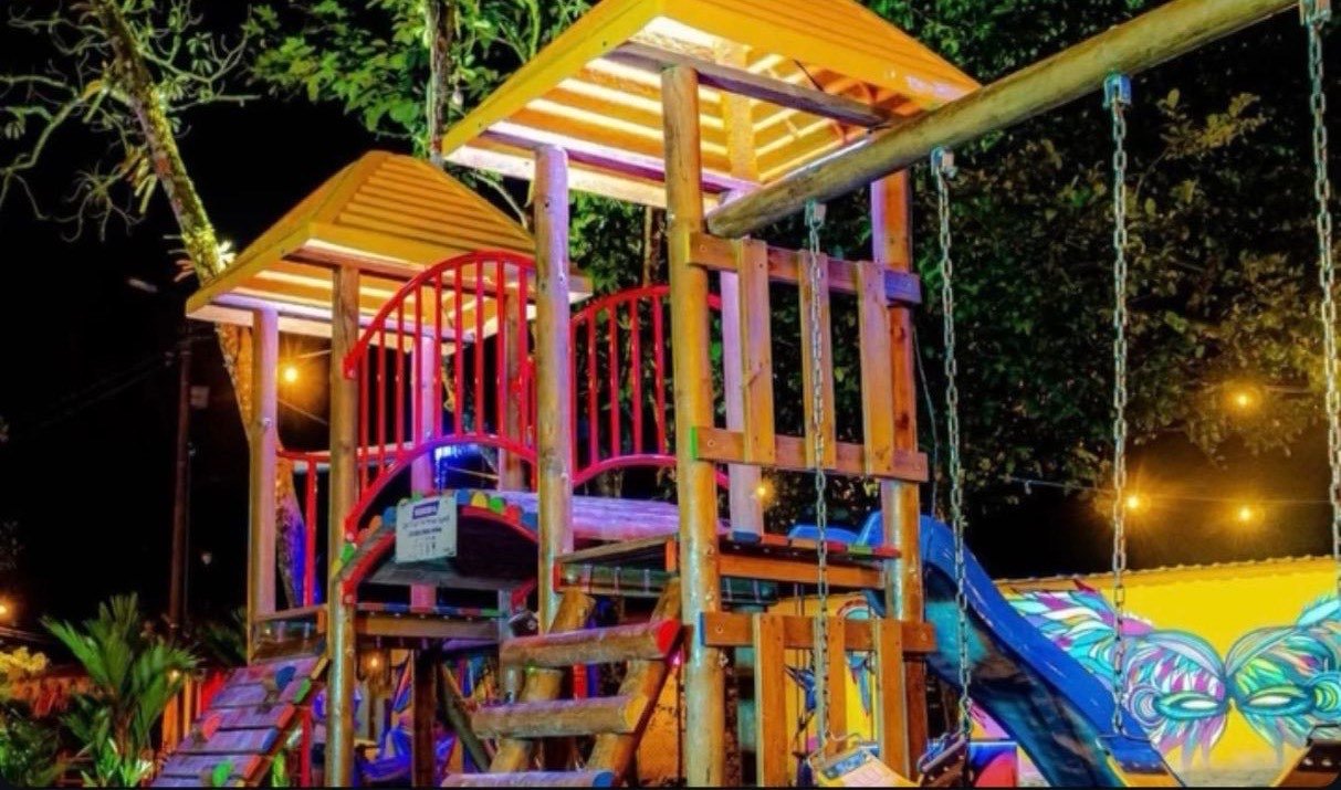 Parque infantil de madera